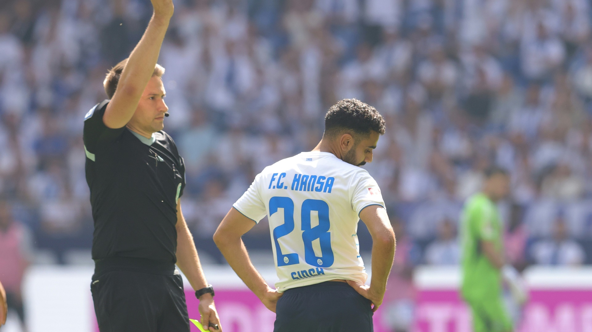 Singh sah gegen Schalke die Rote Karte Singh sah gegen Schalke die Rote Karte