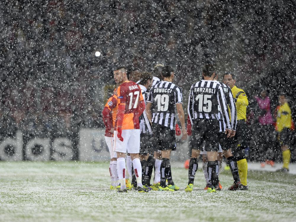 Galatasaray gegen Juventus wegen Schneefall abgebrochen