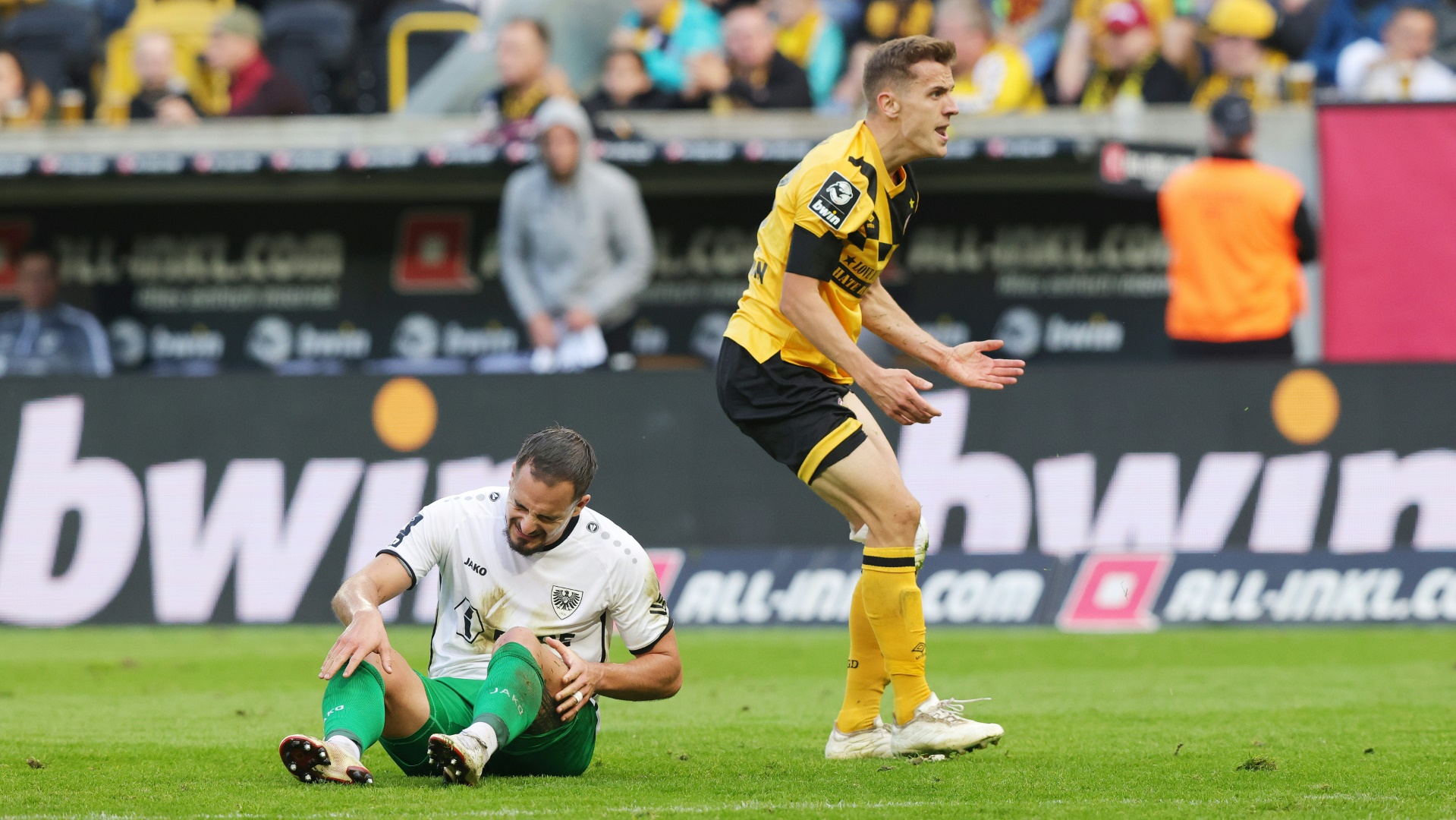 Dynamo Dresden bleibt Tabellenführer