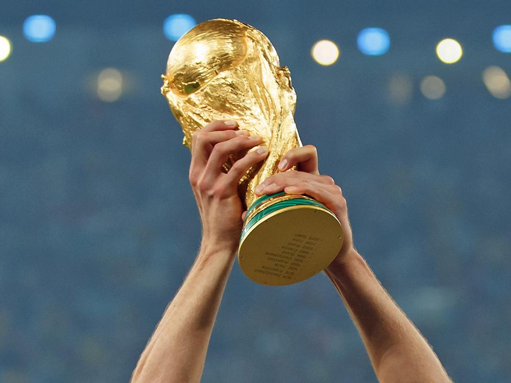 Der WM-Pokal wandert ab dem 26. Mai durch Deutschland