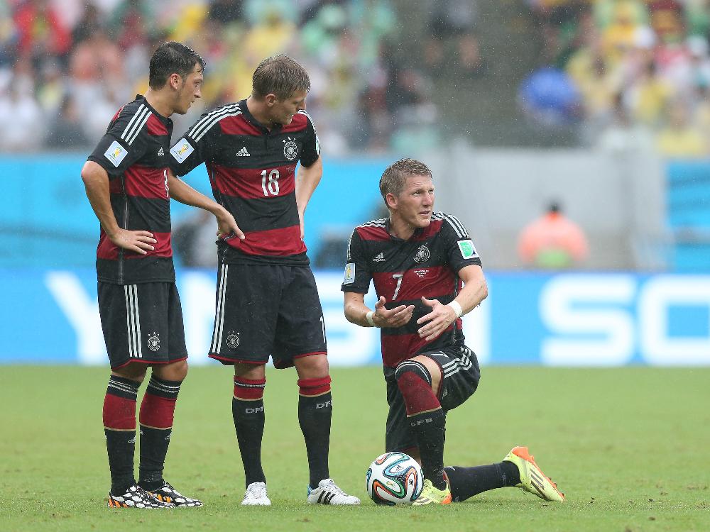 Özil (l.), Kroos (m.) und Schweinsteiger stehen zur Wahl