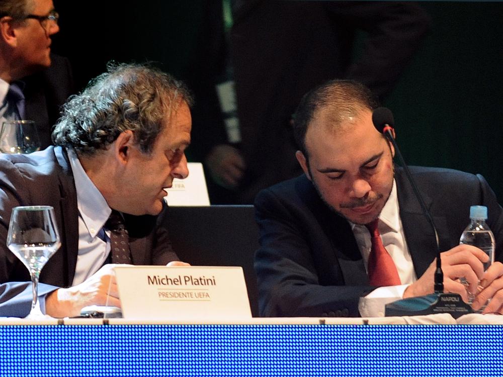 Michel Platini (l.) wirbt für Prinz Ali (r.)