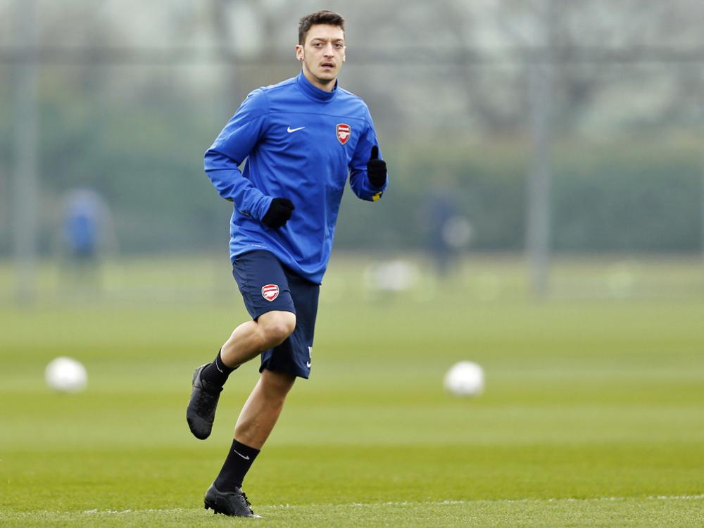 Mesut Özil kehrt ins Training zurück Mesut Özil kehrt ins Training zurück