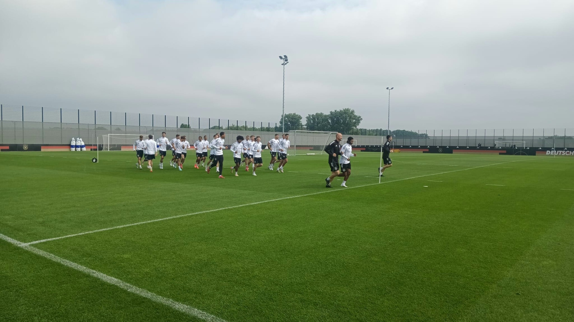 Die DFB-Stars bereiten sich auf das Spiel gegen Portugal vor Die DFB-Stars bereiten sich auf das Spiel gegen Portugal vor