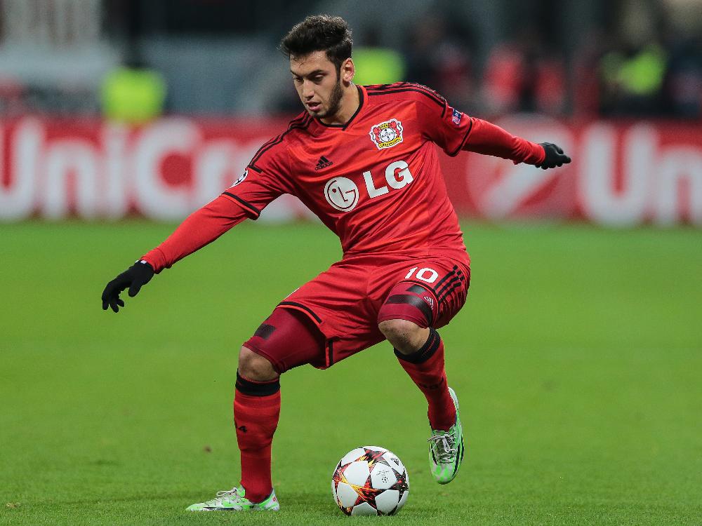 Hakan Calhanoglu steht gegen Stuttgart wieder im Kader