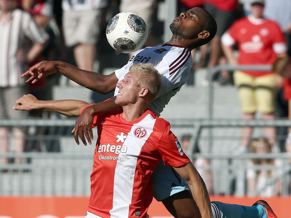 Julian Koch (vorne) traf bereits in der 3. Minute für Mainz 05 Julian Koch (vorne) traf bereits in der 3. Minute für Mainz 05