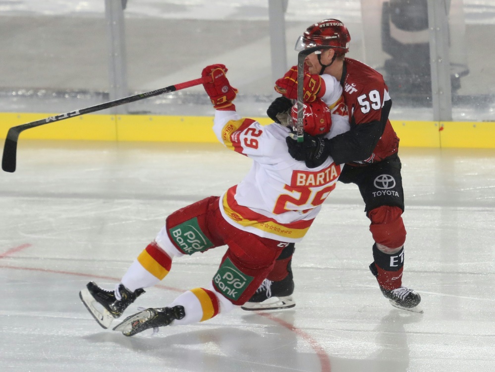 Harte Kollisionen sind beim Eishockey keine Seltenheit Harte Kollisionen sind beim Eishockey keine Seltenheit