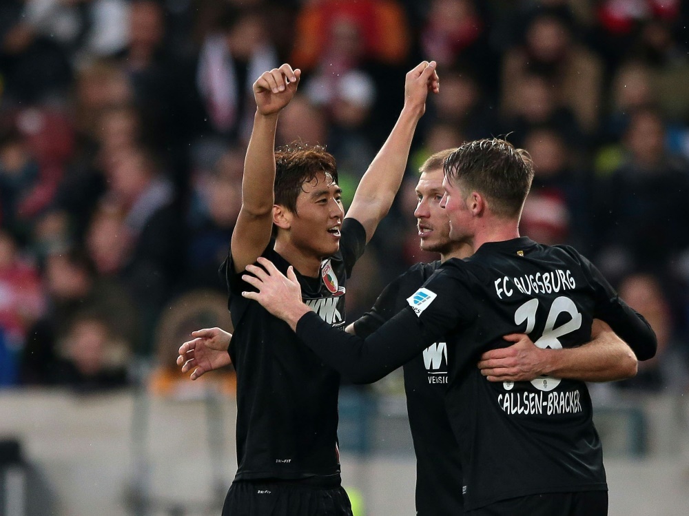 Augsburg schlägt Stuttgart souverän mit 4:0 Augsburg schlägt Stuttgart souverän mit 4:0