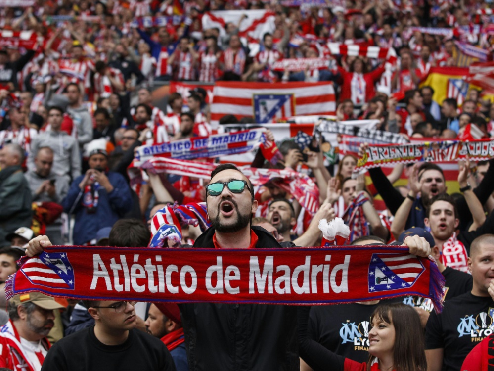 Fans bekommen Sitzschalen von Atlético geschenkt
