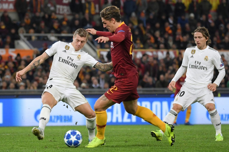Toni Kroos (L) and Luka Modric (R) playing for Real Madrid in November 2018