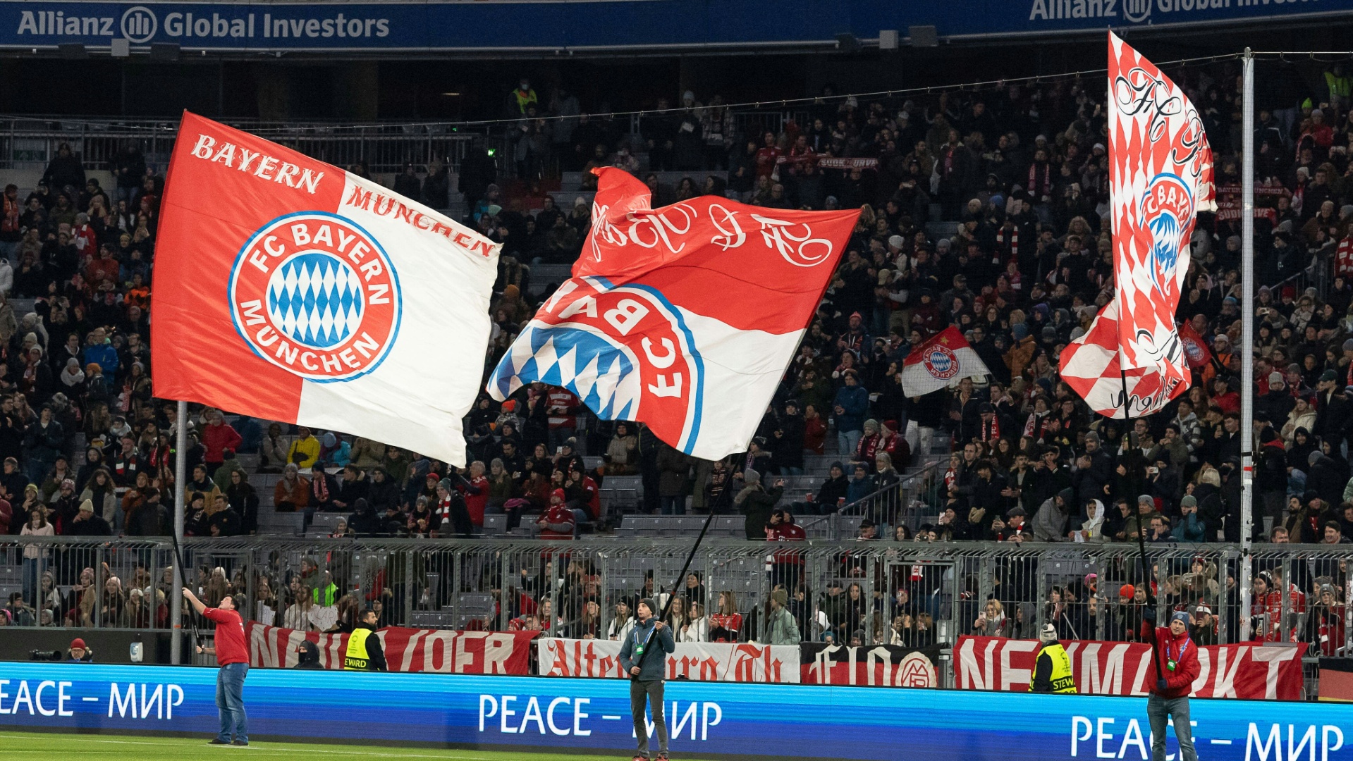 Bayern-Fans beim bisherigen Rekordspiel Bayern-Fans beim bisherigen Rekordspiel