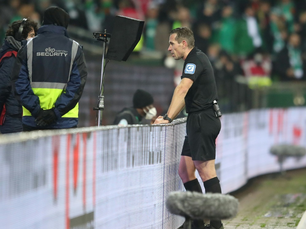 Fan-Kritik am Video Assistant Referee