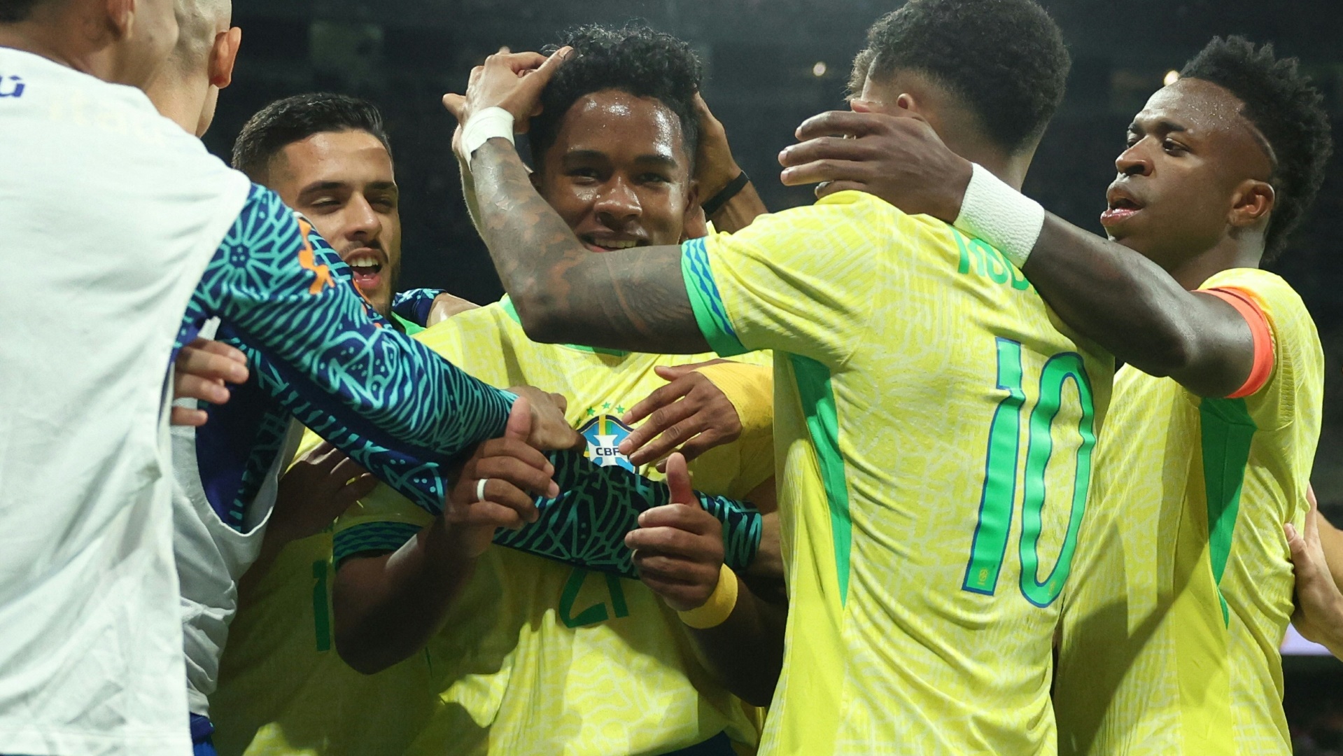 Empate lleno de goles entre España y Brasil