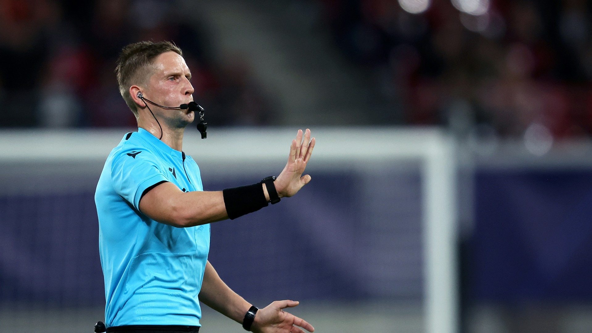 Pfeift den BVB in Barcelona: Espen Eskas Pfeift den BVB in Barcelona: Espen Eskas