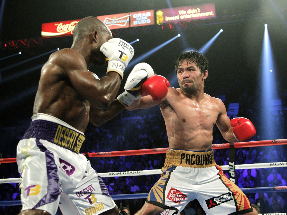 Pacquiao (r.) gewinnt gegen Bradley Pacquiao (r.) gewinnt gegen Bradley