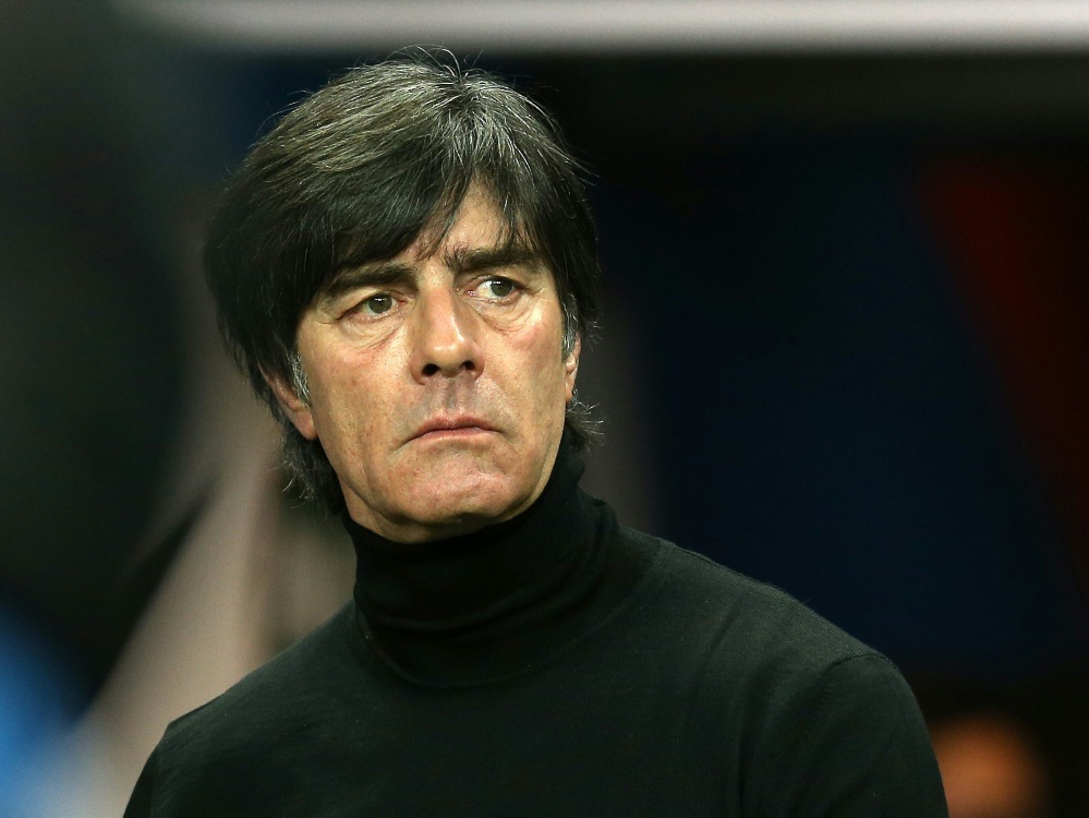 Löw reagiert fassungslos auf die Anschläge von Paris Löw reagiert fassungslos auf die Anschläge von Paris