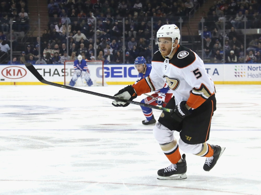 NHL-Profi aus der hinteren Reihe: Korbinian Holzer NHL-Profi aus der hinteren Reihe: Korbinian Holzer