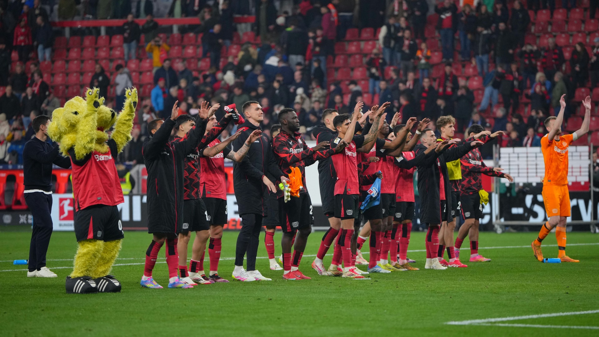 Leverkusen jubelt nach Sieg Leverkusen jubelt nach Sieg