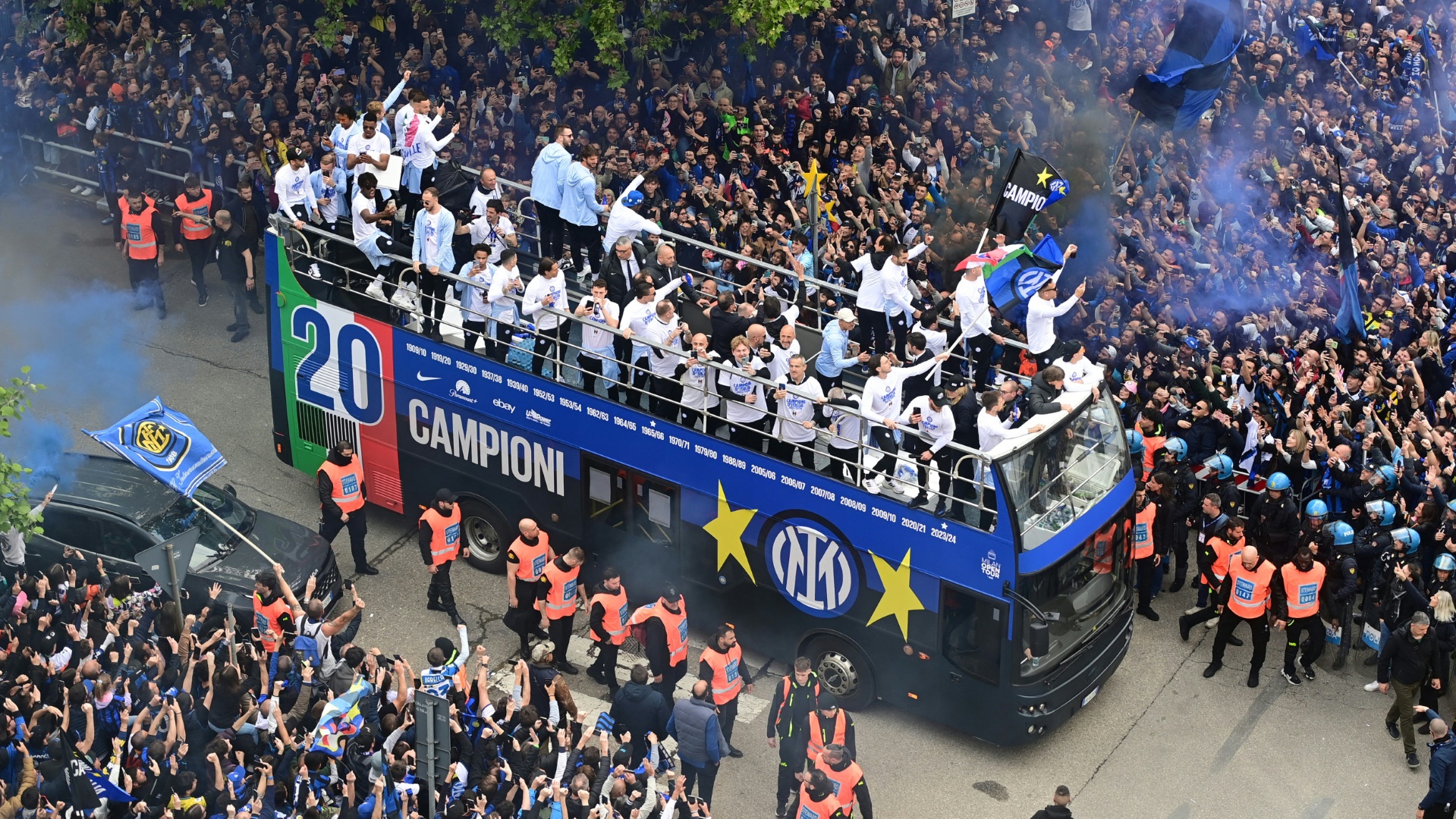 Inter Mailand hat seinen 20. Meistertitel mit einer Parade gefeiert