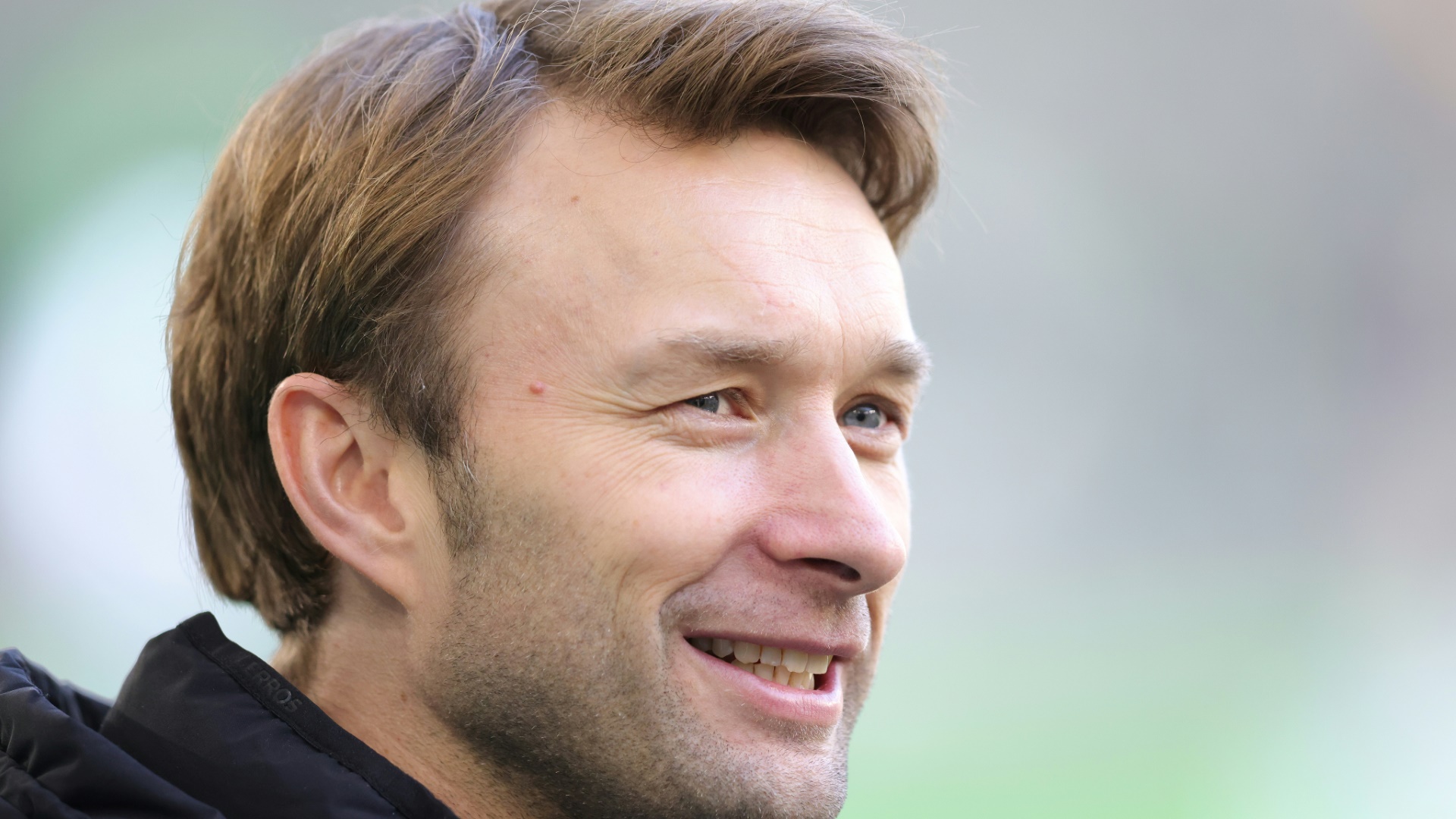 Sportchef Simon Rolfes glaubt im Titelkampf noch an Bayer Leverkusen