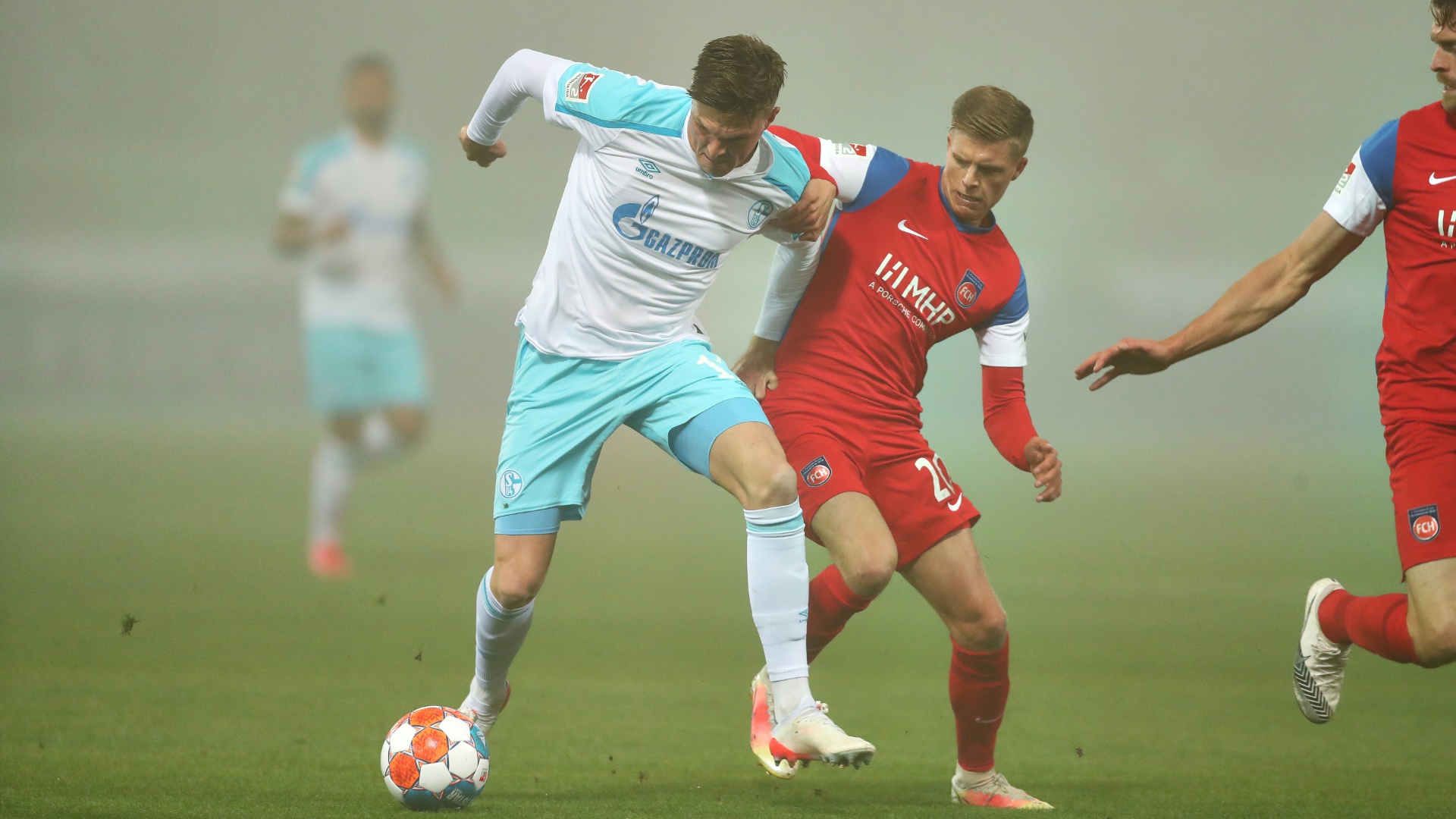 Dzenis Burnic (r.) geht zum Karlsruher SC Dzenis Burnic (r.) geht zum Karlsruher SC