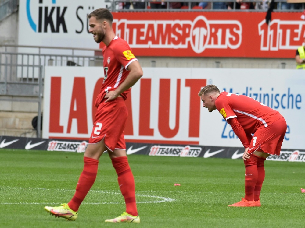 Tomiak (l.) verlängert seinen Vertrag in Kaiserslautern
