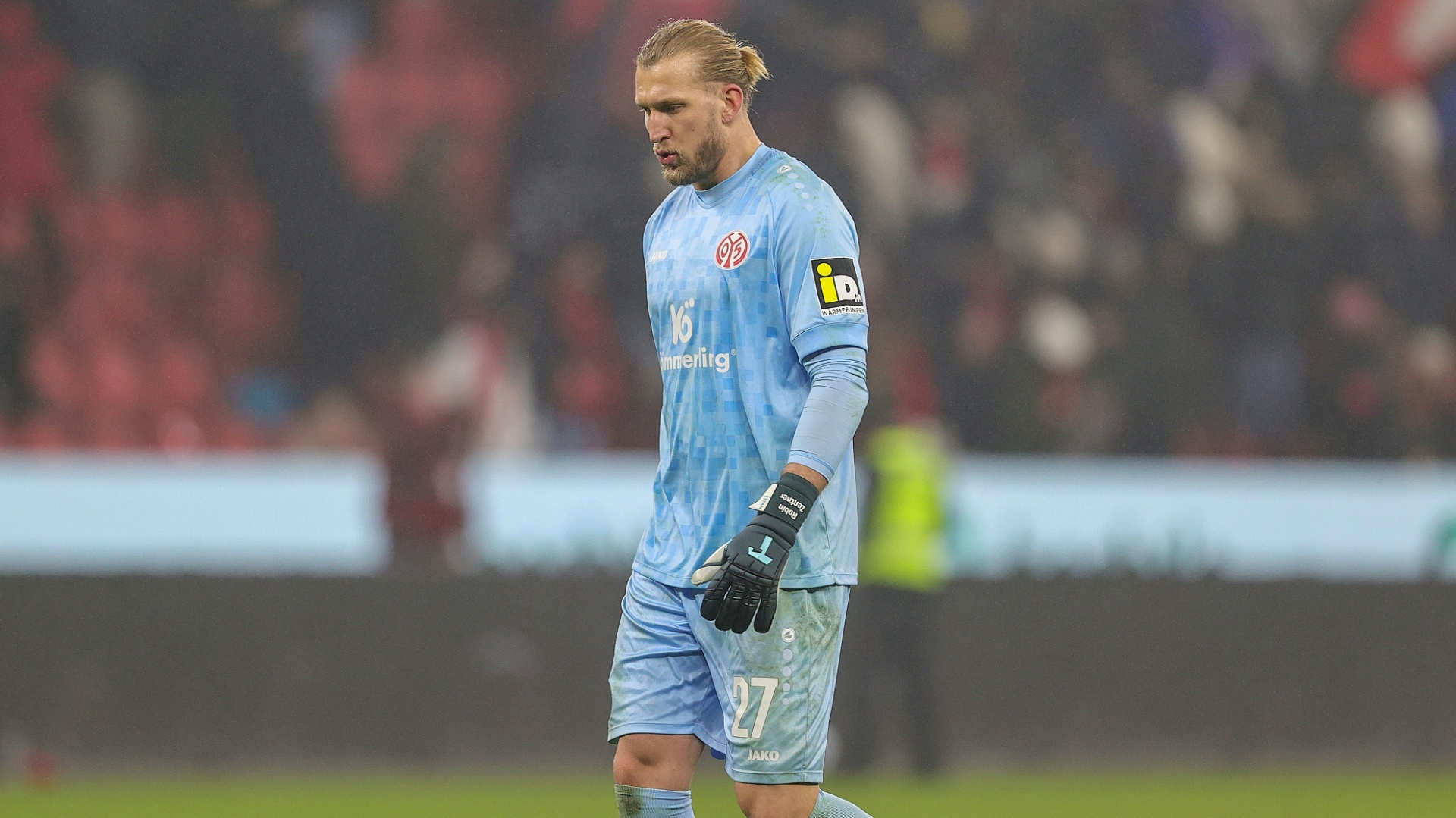 Mainz-Keeper Robin Zentner kämpft mit muskulären Problemen Mainz-Keeper Robin Zentner kämpft mit muskulären Problemen