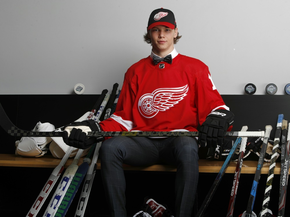 Moritz Seider kehrt sofort nach Detroit zurück und wird verliehen Moritz Seider kehrt sofort nach Detroit zurück und wird verliehen