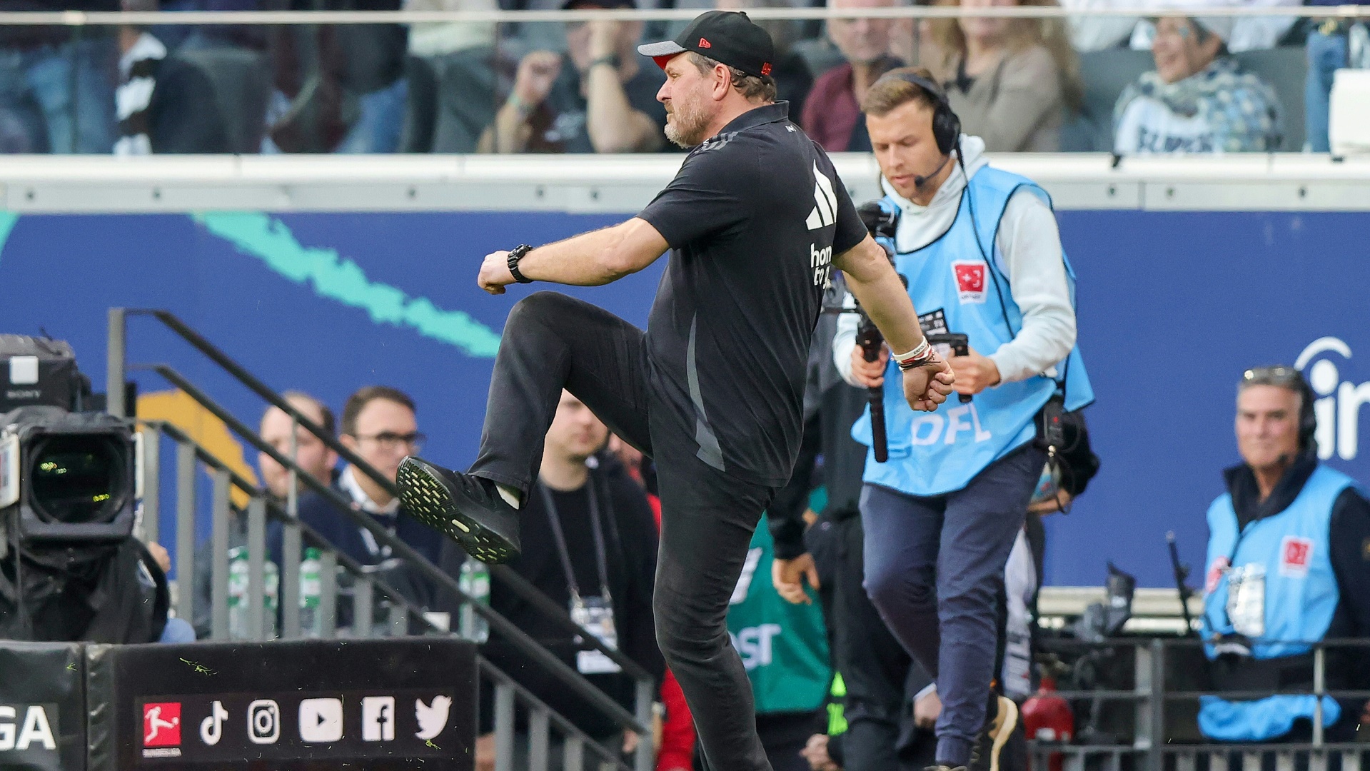 Union-Coach Baumgart wird beim nächsten Union-Spiel an der Seitenlinie fehlen Union-Coach Baumgart wird beim nächsten Union-Spiel an der Seitenlinie fehlen