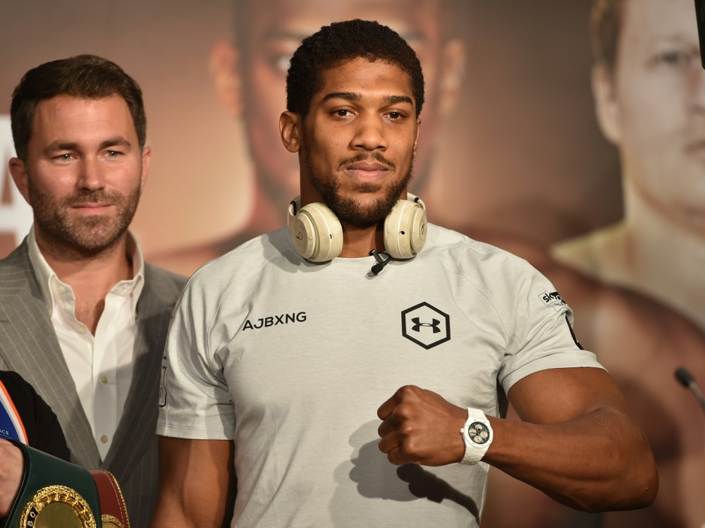 Joshua-Fight findet laut Promoter Hearn (l.) statt Joshua-Fight findet laut Promoter Hearn (l.) statt