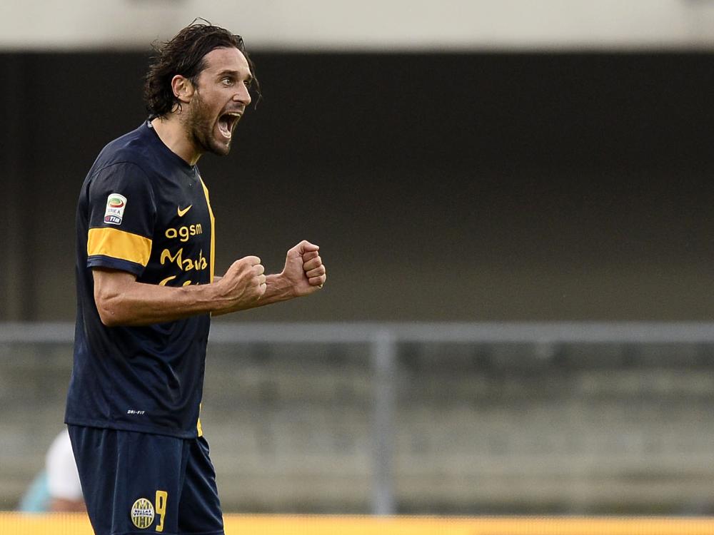 Luca Toni verlängert bei Hellas Verona Luca Toni verlängert bei Hellas Verona