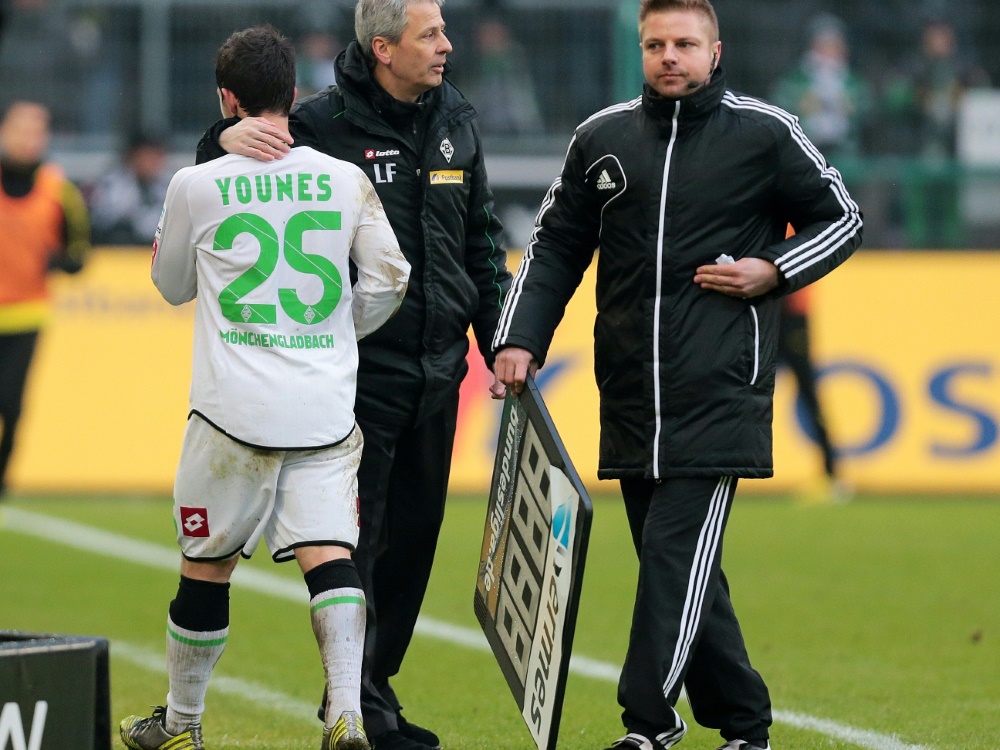 Amin Younes gab unter Favre (M.) sein Bundesliga-Debüt