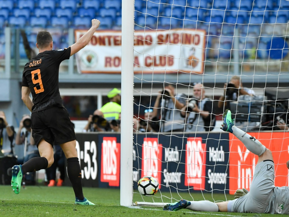 Edin Dzeko (l.) trifft gegen Chievo Verona doppelt