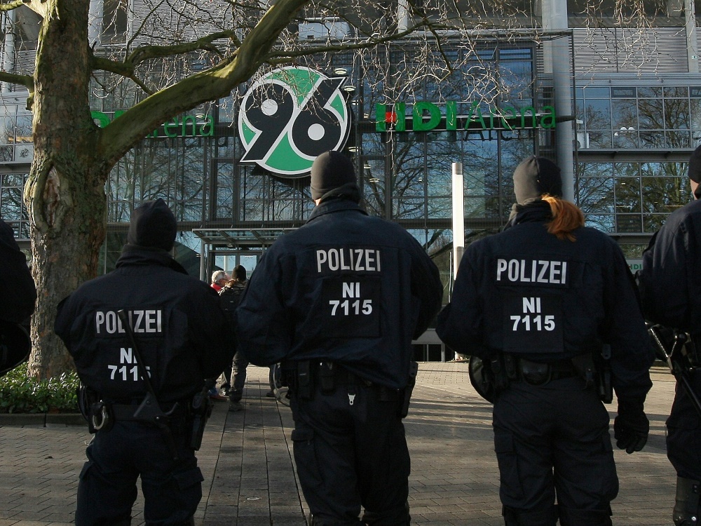 Polizei stoppt geplante Schlägerei vor Bundesligaspiel