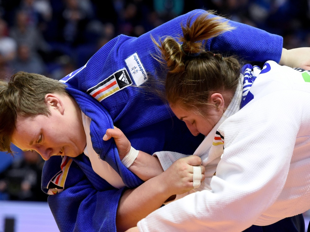 Carolin Weiß (r.) ist bei der WM in Baku ausgeschieden Carolin Weiß (r.) ist bei der WM in Baku ausgeschieden