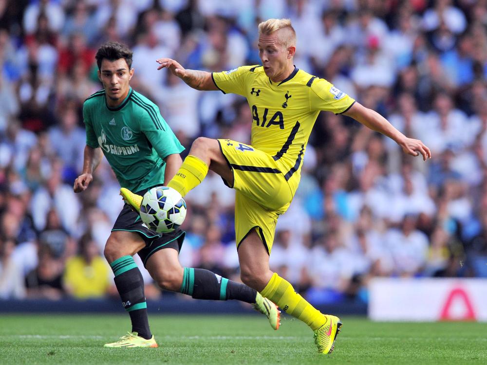 Lewis Holtby (r.) Lewis Holtby (r.)