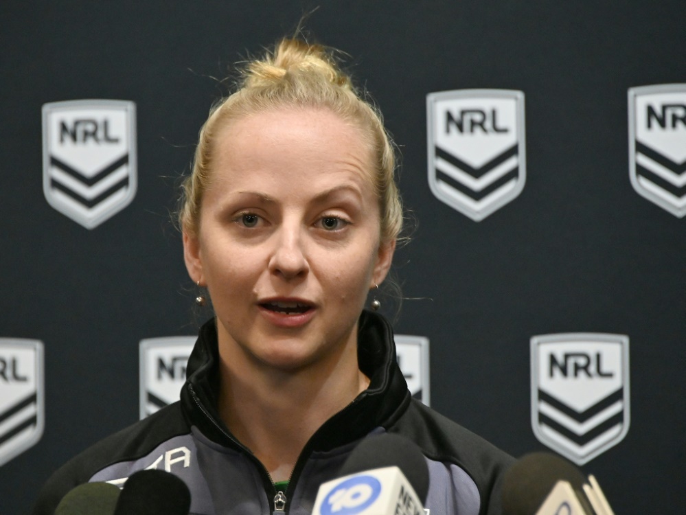 Belinda Sharpe wird als erste Frau ein NRL-Spiel leiten Belinda Sharpe wird als erste Frau ein NRL-Spiel leiten