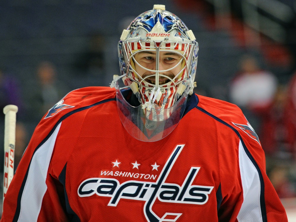 Philipp Grubauer bringt den Stanley Cup nach Deutschland Philipp Grubauer bringt den Stanley Cup nach Deutschland
