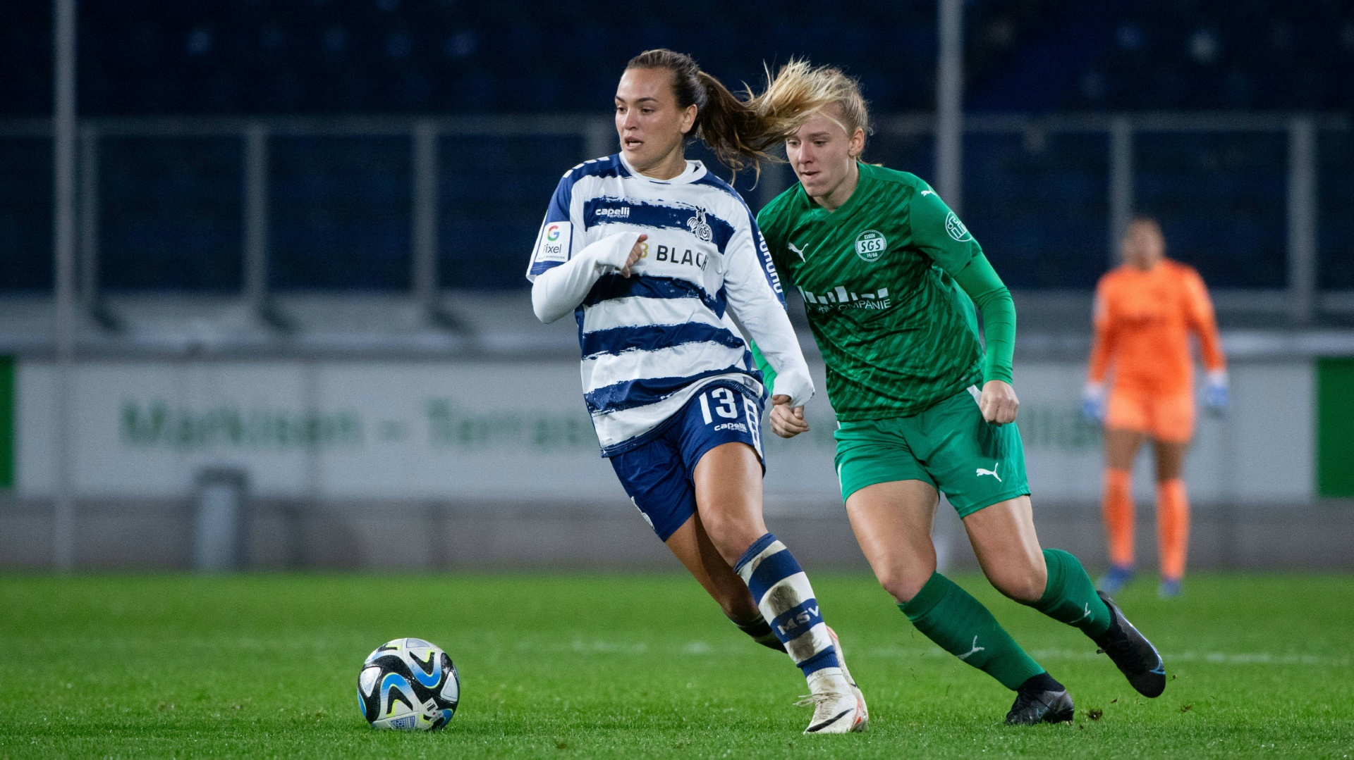 Natalie Muth (l.) und der MSV Duisburg bleiben sieglos