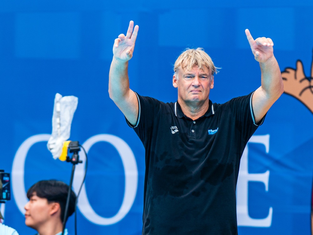 Wasserballer mit Hagen Stamm gewinnen gegen Georgien Wasserballer mit Hagen Stamm gewinnen gegen Georgien