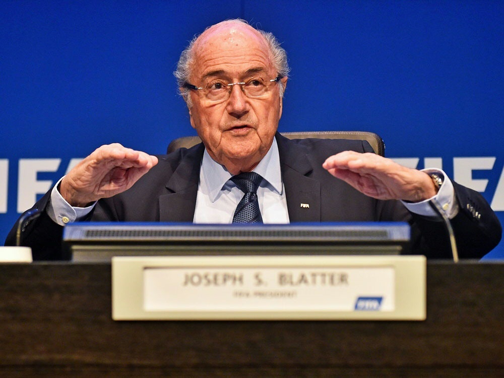 Sepp Blatter weist Rücktrittsforderungen zurück