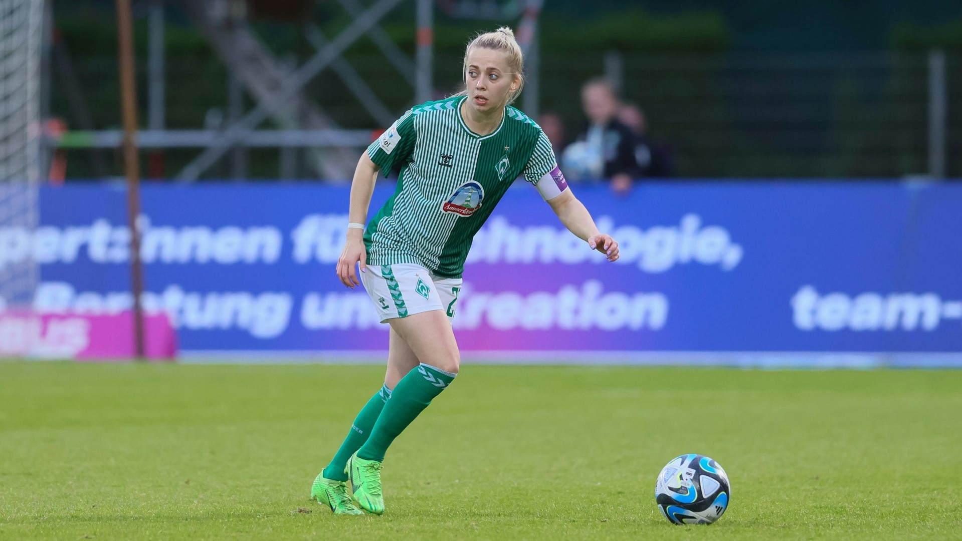Bald für Eintracht Frankfurt statt Werder Bremen am Ball: Nina Lührßen