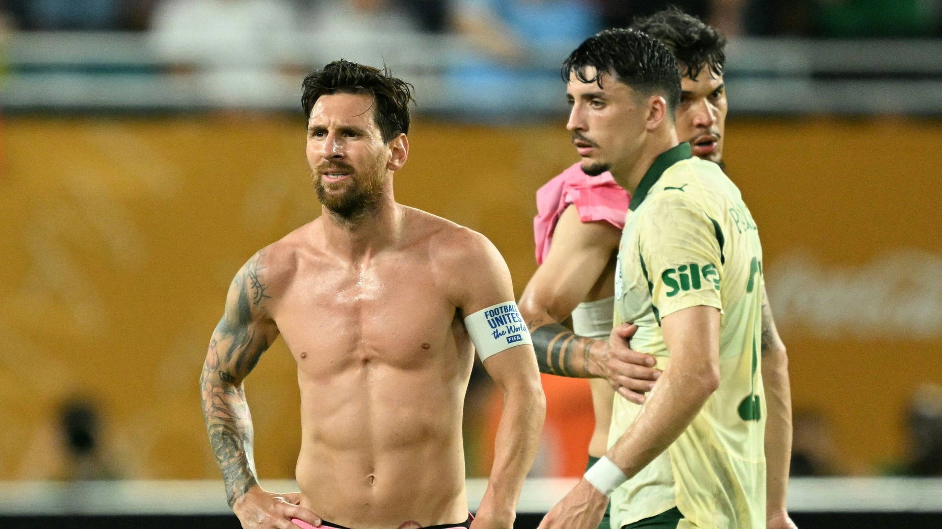 Lionel Messi (l.) verpasst mit Miami den Gruppensieg Lionel Messi (l.) verpasst mit Miami den Gruppensieg