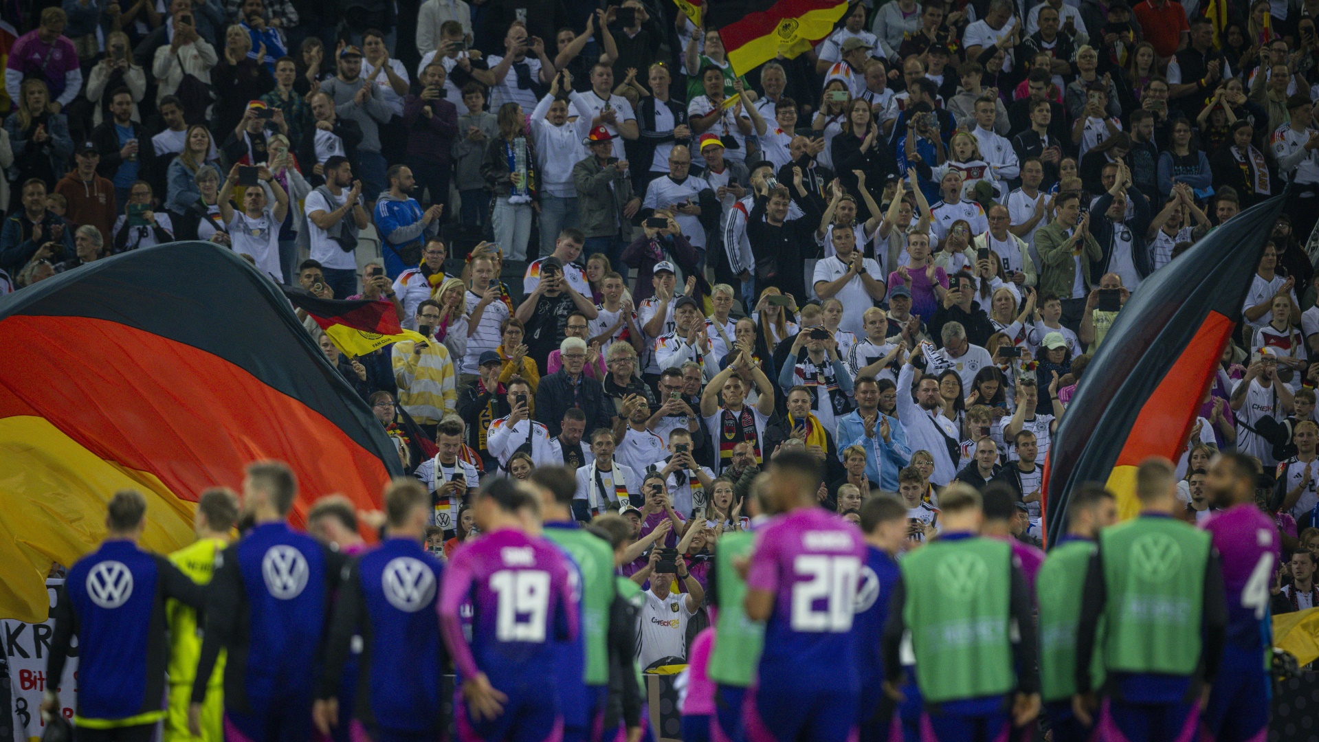Das DFB-Team bedankte sich bei den Fans Das DFB-Team bedankte sich bei den Fans