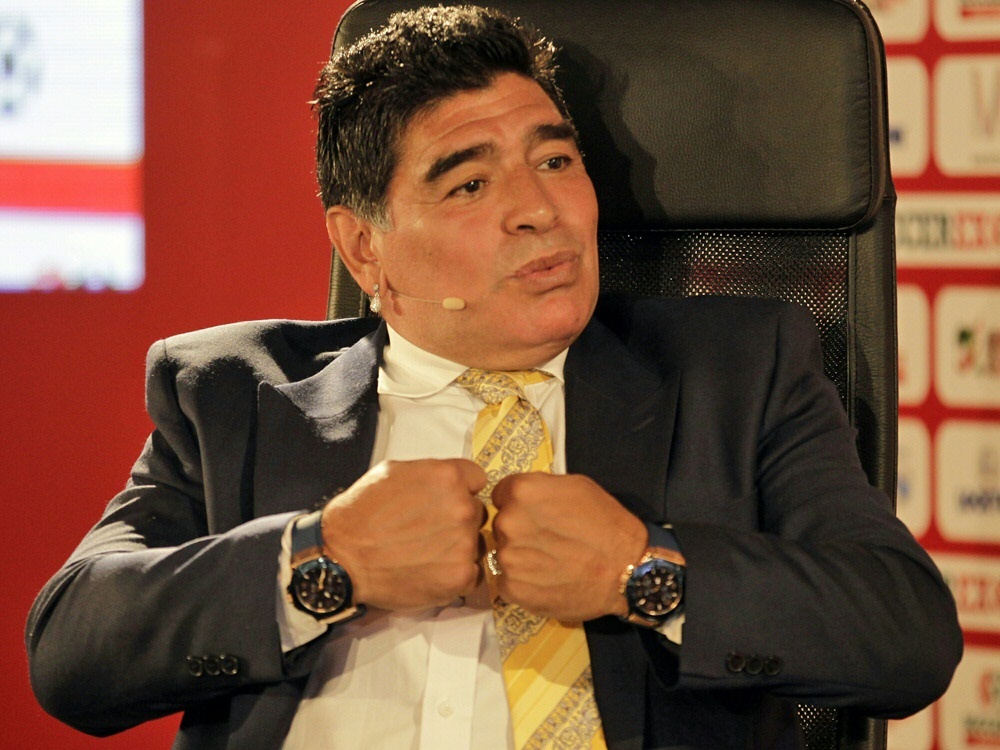 Diego Armando Maradona attackiert Blatter und Platini