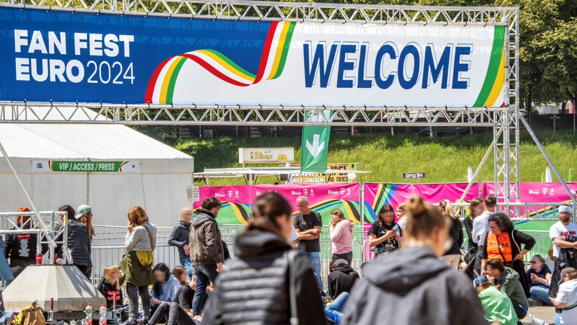 EM-Fanfest auf der Münchner Theresienwiese EM-Fanfest auf der Münchner Theresienwiese