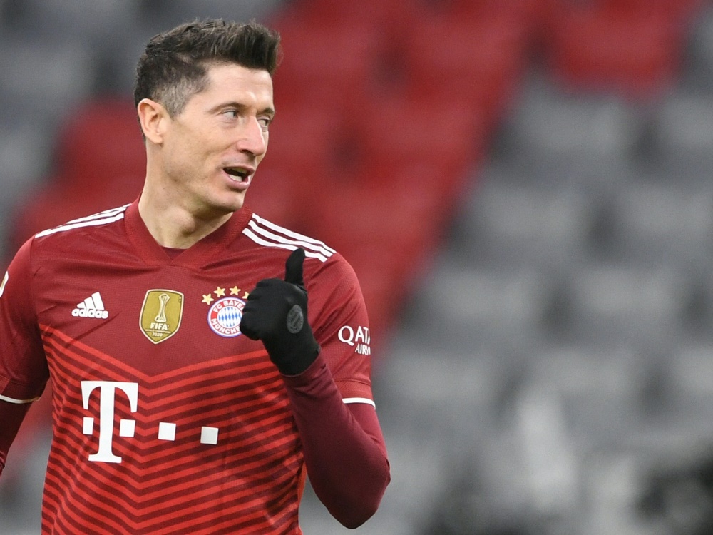 Lewandowski schnappt sich die nächste Trophäe Lewandowski schnappt sich die nächste Trophäe