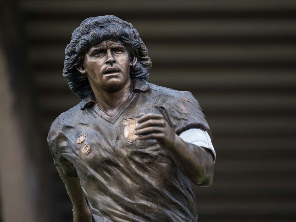 Bronzestatue von Diego Maradona in Neapel