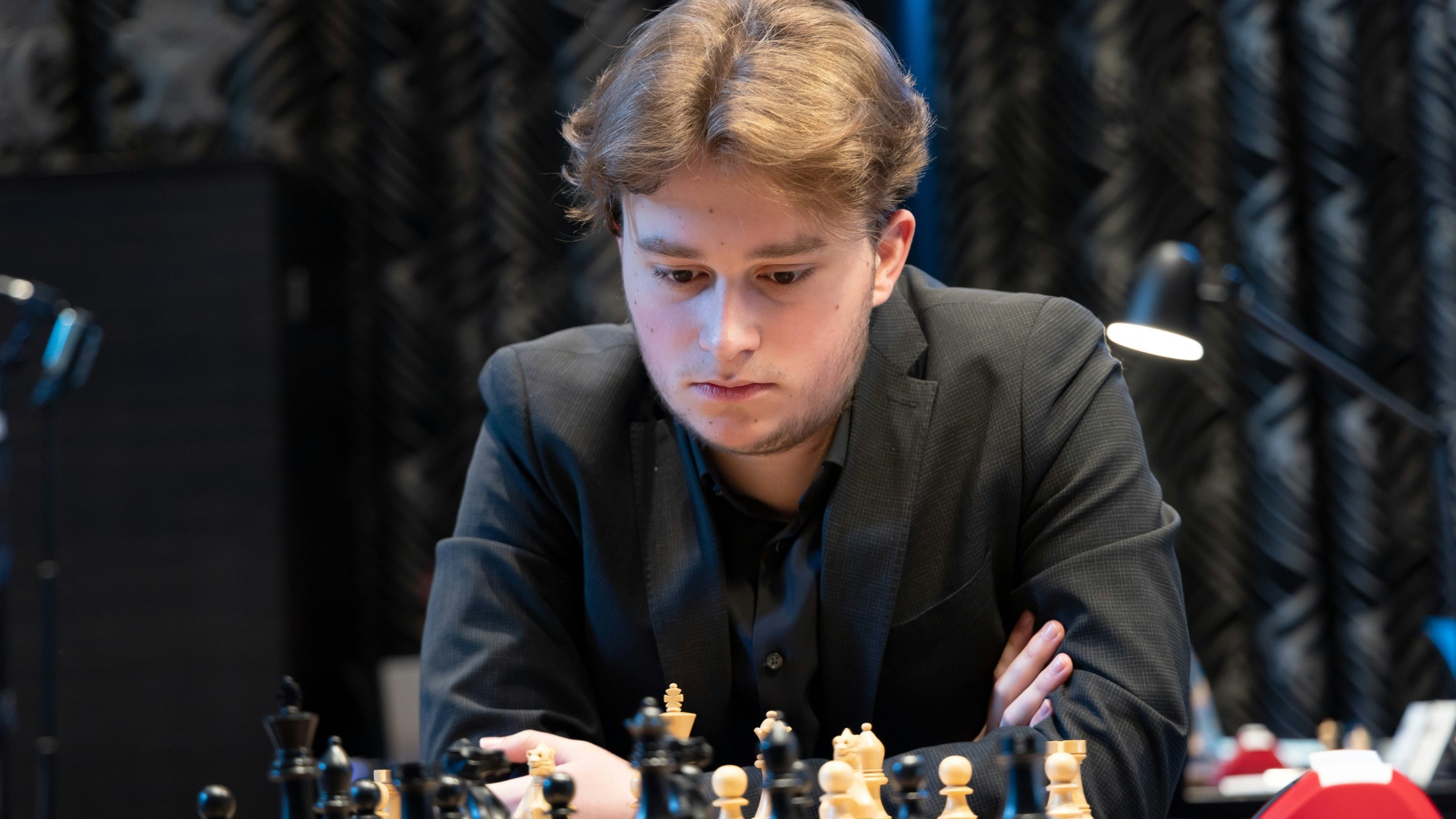 Keymer schlägt zum ersten Mal Dominator Carlsen