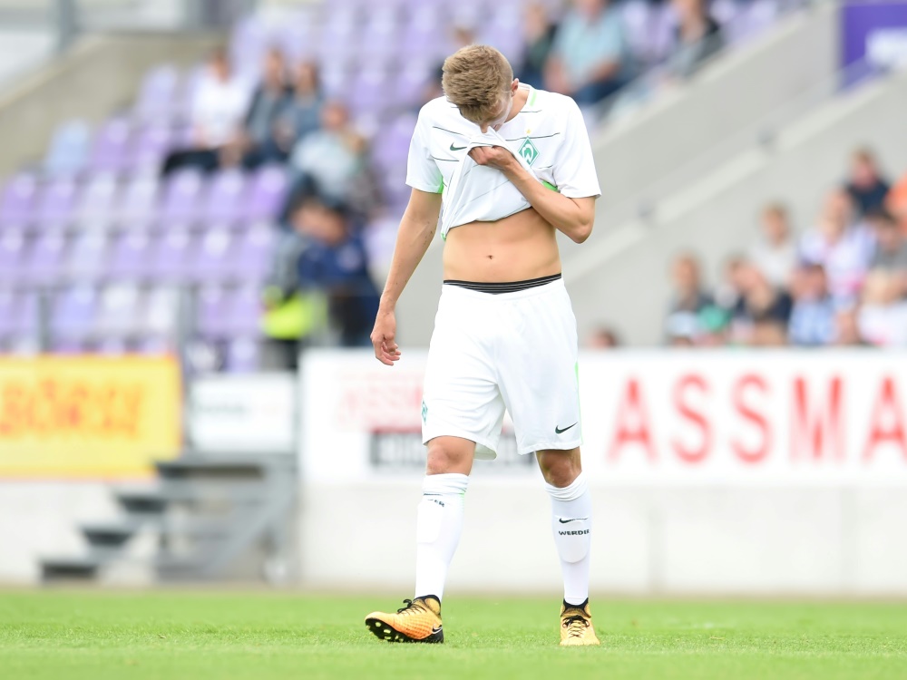 Ole Käuper von Werder Bremen hat sich womöglich schwer am Fuß verletzt